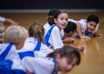 kids warming up in soccer class